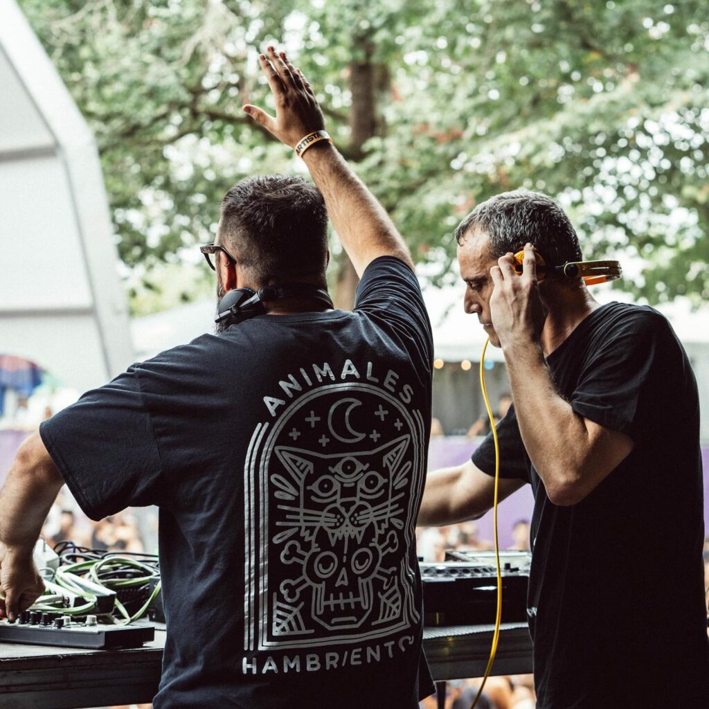 K-style y Carlos Pérez cierre aquasella 2024