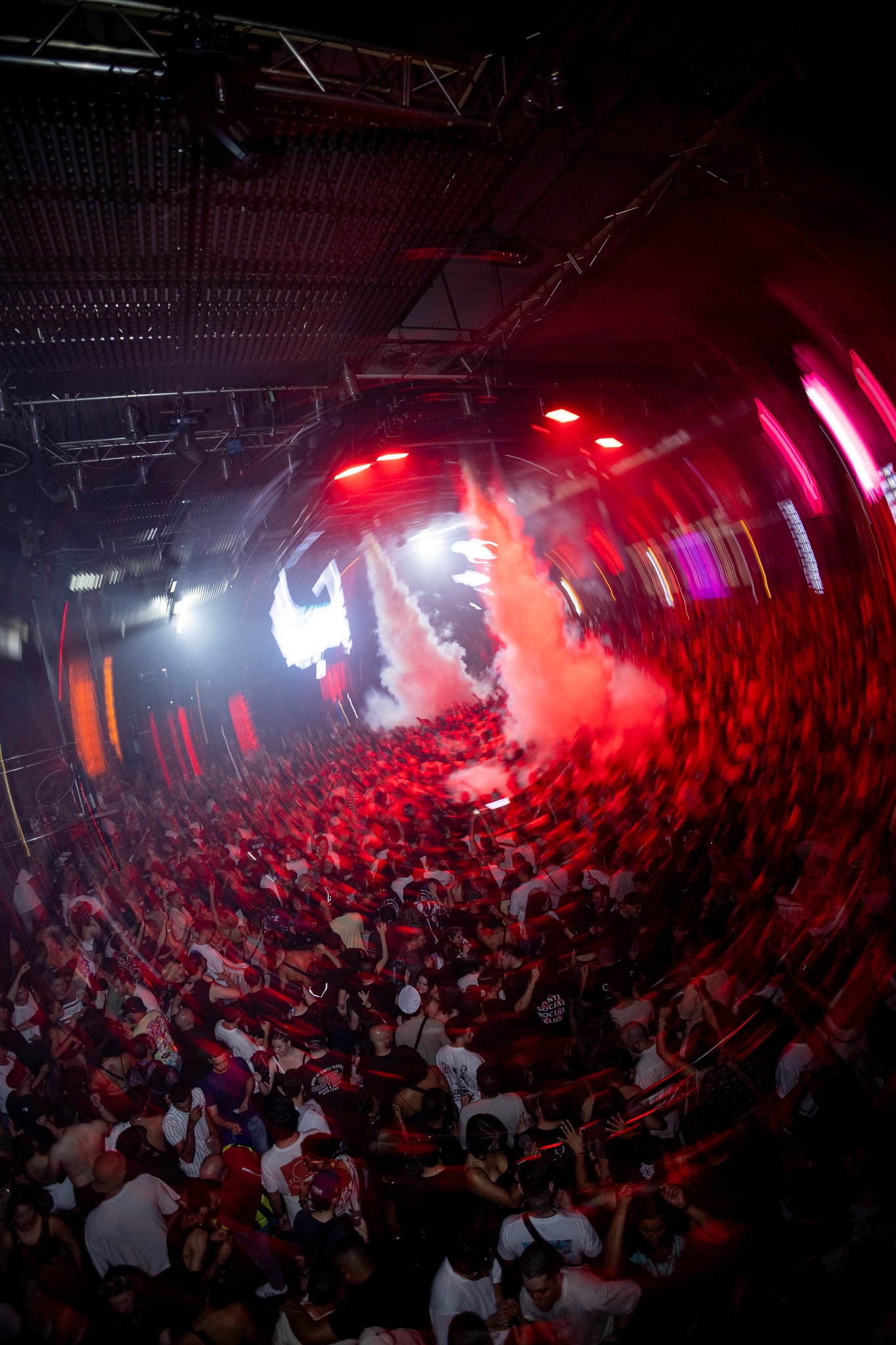 Una maratón de 24 horas que redefinió la escena electrónica en Fabrik de la mano de Code Sumer Festival