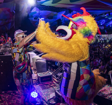Neo Kaos Garden elrow Ibiza Okuda San Miguel UNVRS Ibiza